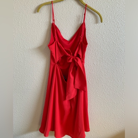 Lulu’s Red Cutout Tie Back Dress 🌴 - Picture 2 of 10